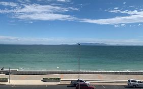 Beachfront Gem / Free Parking / A/C